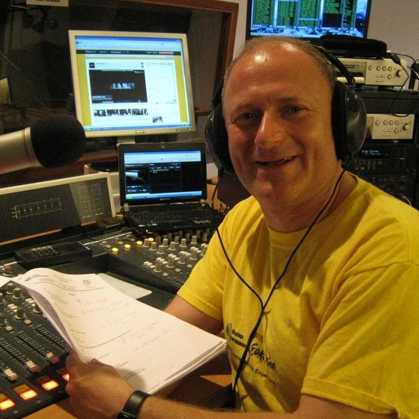 RadioInt's tweet card. Broadcast live to your community of fans and tune in direct to creators from every genre