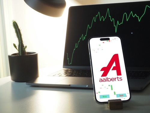 Cashcow_NL's tweet card. Tips Analisten - Aalberts is dit jaar met zo'n 17% gedaald, al liet het aandeel het afgelopen jaar wel wat herstel zien. Vorige week en begin deze week ging het aandeel