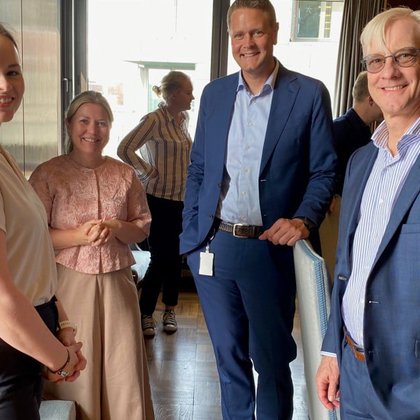 Tweet card summary image