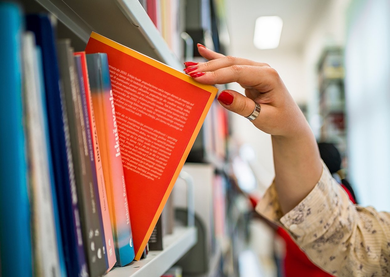 tdewdtown's tweet card. The book printing and manufacturing industry is embracing inkjet printing technology as a new way to control inventory and lower costs.