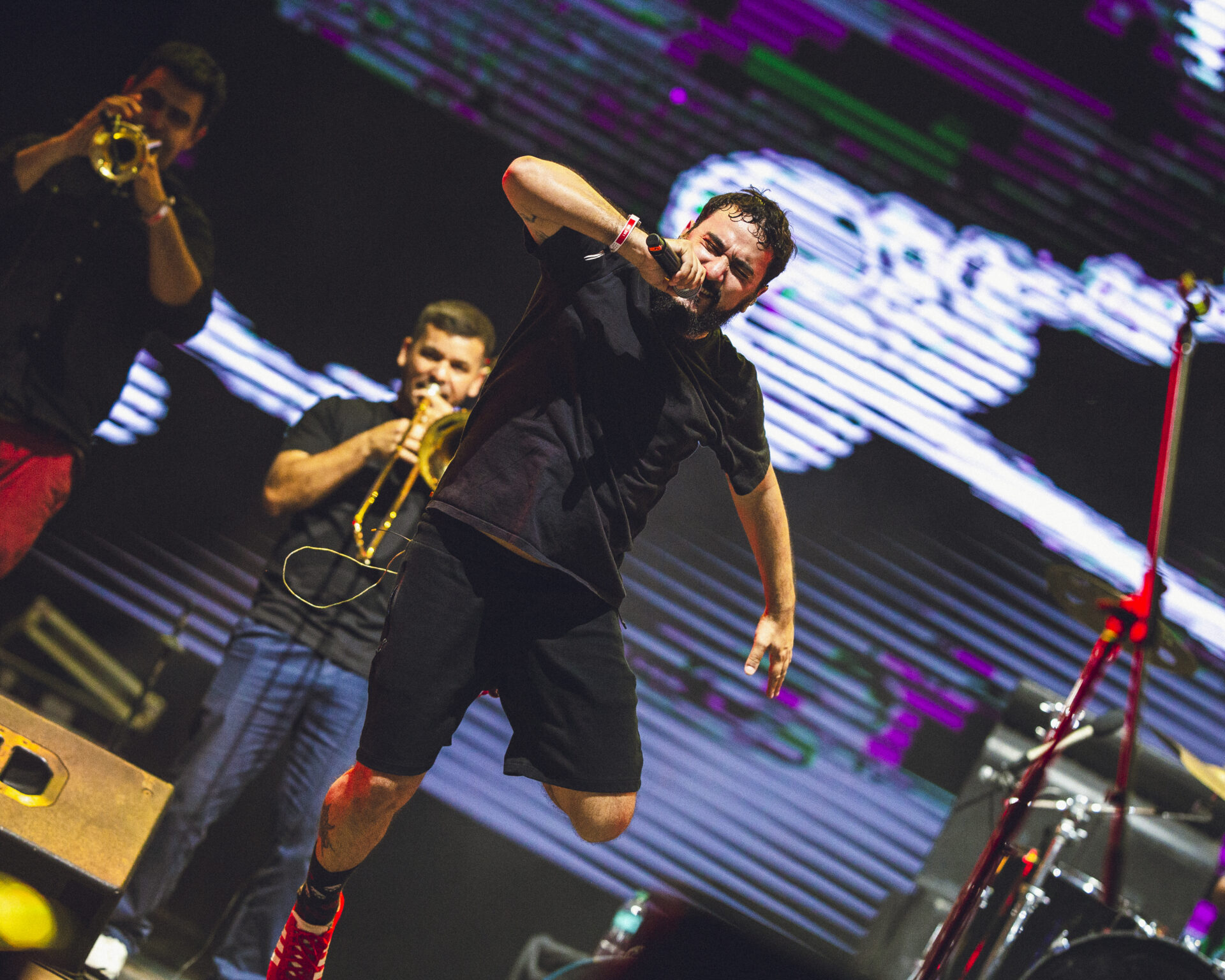 epacompy's tweet card. Blas Rodrigo, cantante y compositor, integrante de reconocidas bandas locales como “Kita Pena” y “Ripe Banana Skins” conmociona al rubro artístico e importantes referentes se unieron para proponer un…