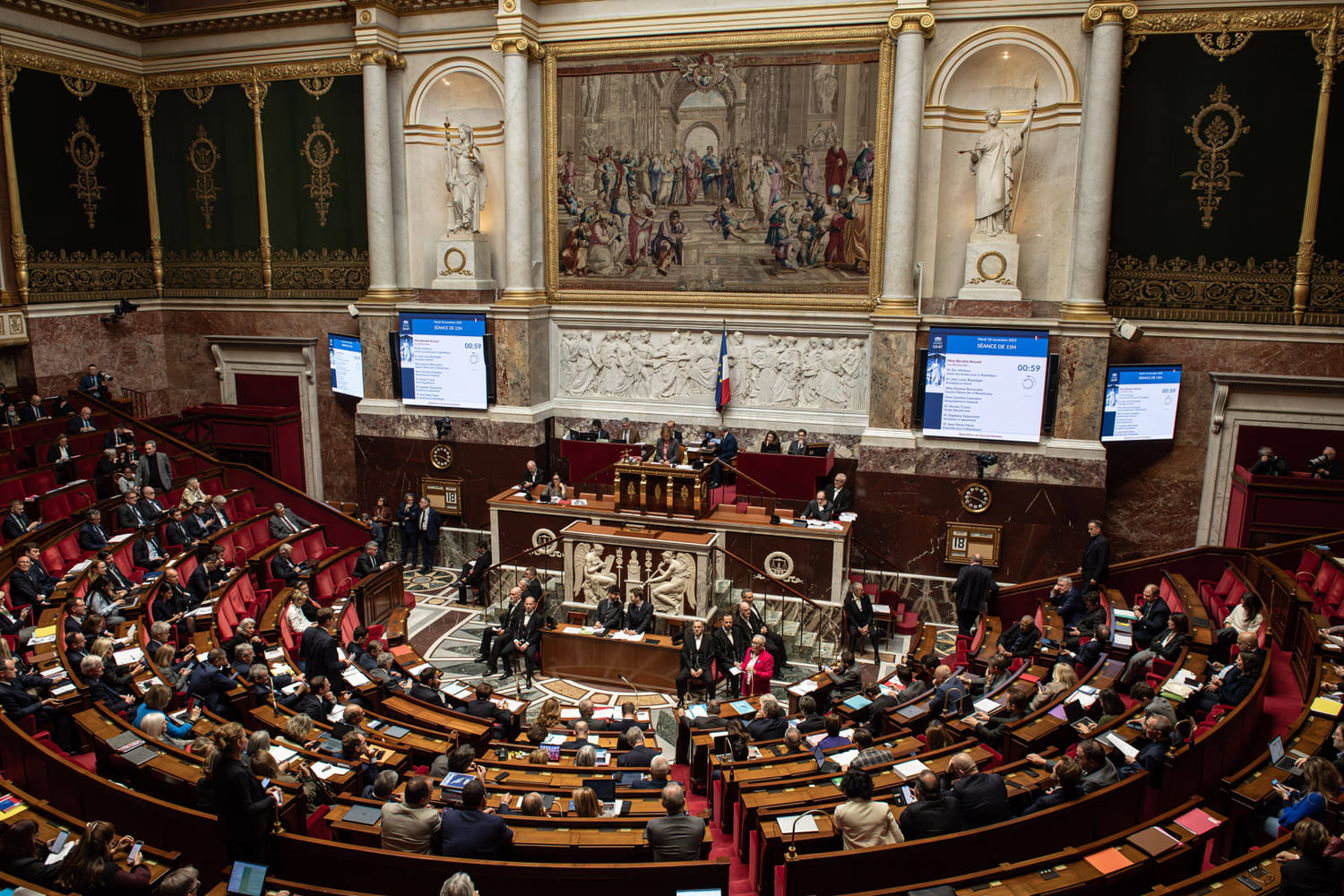 dyscerebrum_cat's tweet card. La dissolution de l'Assemblée nationale sera prononcée dans quelques semaines, à moins qu'une condition soit remplie par les parlementaires, comme indiqué ce mercredi par le ministre chargé des...