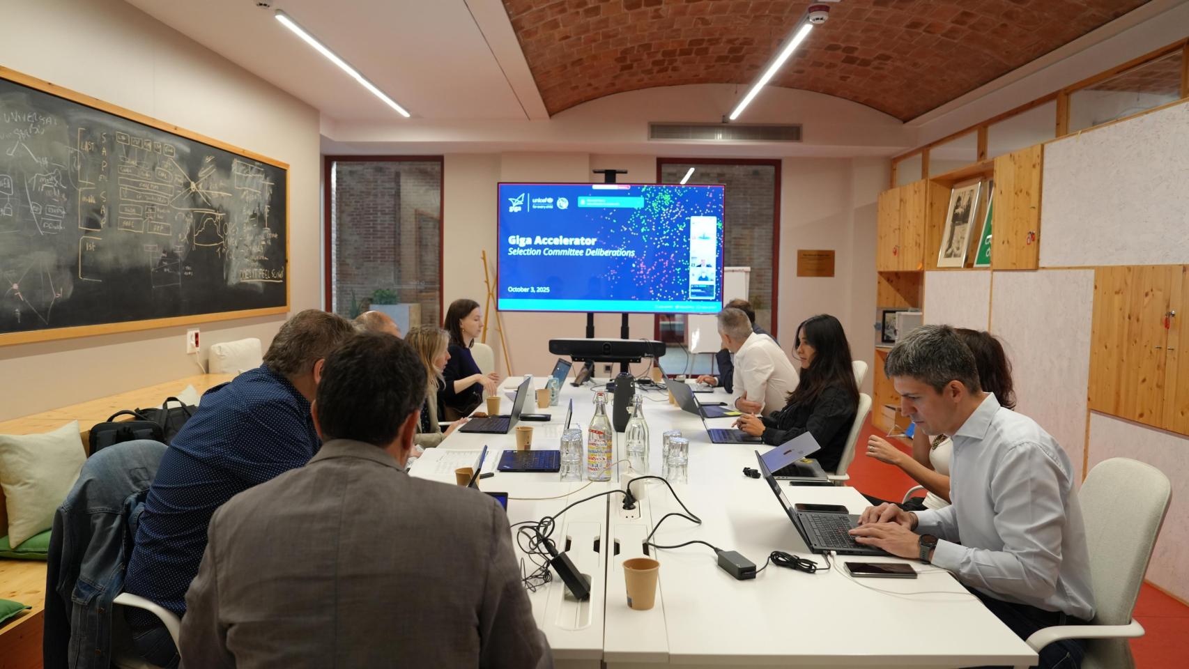 WCapitalRiesgo's tweet card. Thinger.io, Kreios Space y Moai Analytics han sido seleccionadas por la iniciativa Giga, impulsada por el Fondo de las Naciones Unidas para la Infancia (UNICEF) y la Unión Internacional de Telecomu...