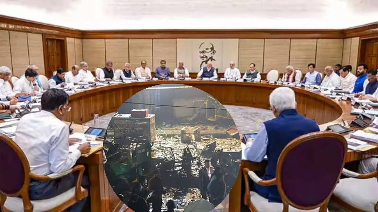 TNNavbharat's tweet card. Delhi Blast: केंद्रीय कैबिनेट ने दिल्ली के लाल किले पर हुए इस हमले को घृणित आतंकी वारदात बताया है जिसे जिसे राष्ट्रविरोधी ताकतों ने अंजाम दिया।, देश News, Times Now Navbharat.