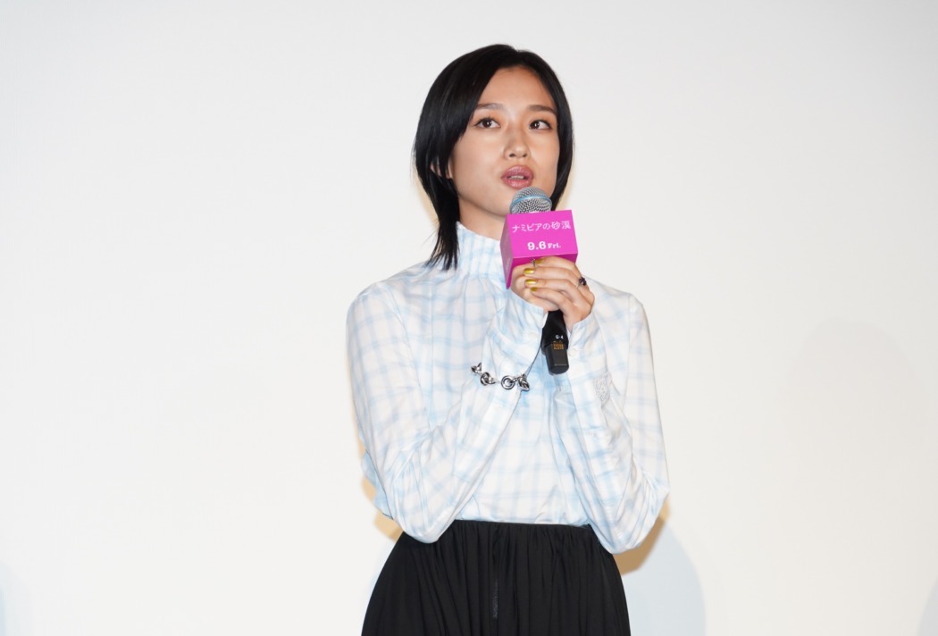 TOKYO_HEADLINE's tweet card.   　映画『ナミビアの砂漠』（9月6日公開）のジャパンプレミアが22日、都内にて行われ、主演の河合優実、共演の金子大地、寛一郎と山中瑶子監督が登壇。河合が考える自身のキャッチコピーの響きのカッコ良さと意味のギャップに会場が笑いに包まれた。 　第77回カンヌ国際映画祭で国際映画批評家連盟