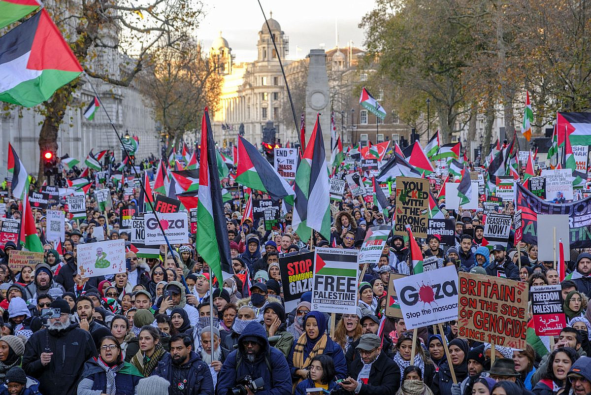 972mag's tweet card. Hundreds of thousands in Britain have been mobilizing for a Gaza ceasefire, pushing back against efforts to smear them and restrict their civil liberties.