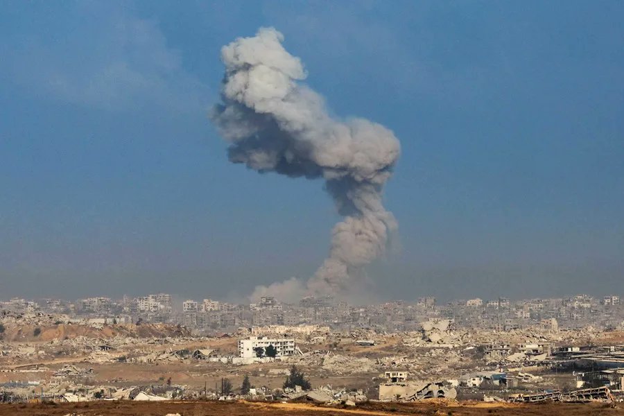 EFEnoticias's tweet card. Israel ha lanzado este miércoles una oleada de bombardeos en toda Gaza y ha matado al menos a catorce personas.