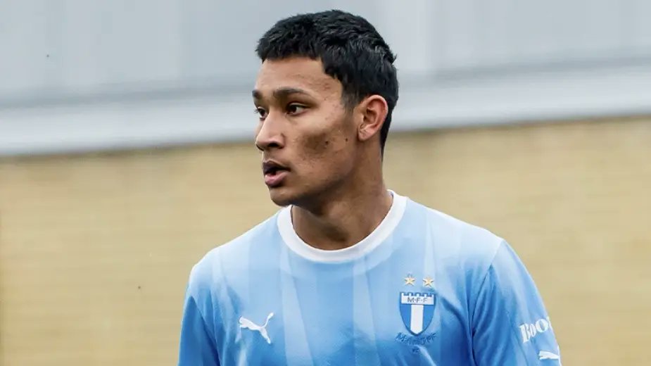 tipsbladet's tweet card. Det tidligere FC København-talent Sashwat Rana har skrevet under på sin første professionelle kontrakt med Malmö FF, som har givet ham en treårig aftale - til slutningen af 2028 - og gør den 18-årige...