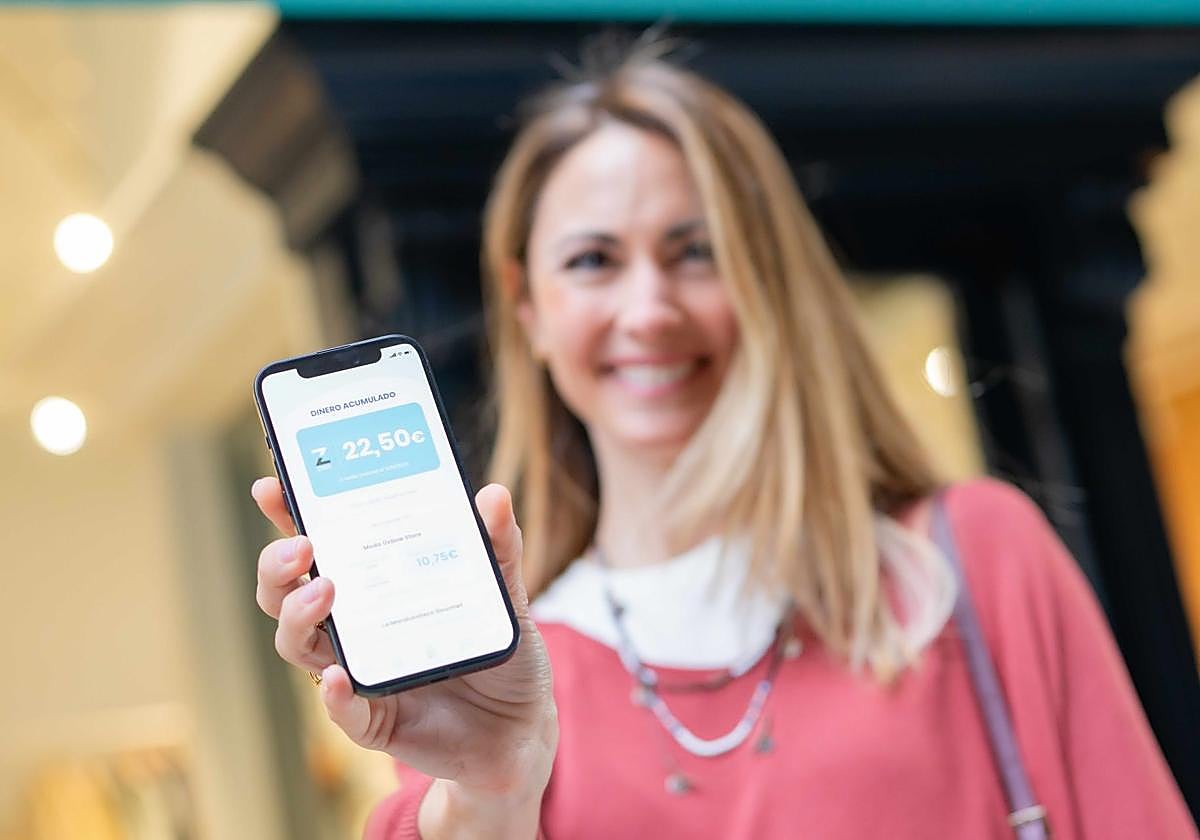 elcorreo_com's tweet card. Isabel y Borja están detrás de Zoko, una app que premia a los vecinos por consumir en el pequeño comercio, con un Bizum al instante por cada compra