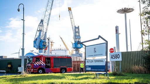 m_nieuwenhuis's tweet card. Onderzoeksraad voor Veiligheid start onderzoek naar twee dodelijke hijsongevallen bij een stuwadoorbedrijf in de Rotterdamse haven.