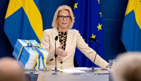 SveKoop's tweet card. Regeringen presenterar reformer för 60 miljarder men missar att dra nytta av det kooperativa företagandets superkraft. Det visar Svensk Kooperations läsning av budgetpropositionen. I budgetproposit...