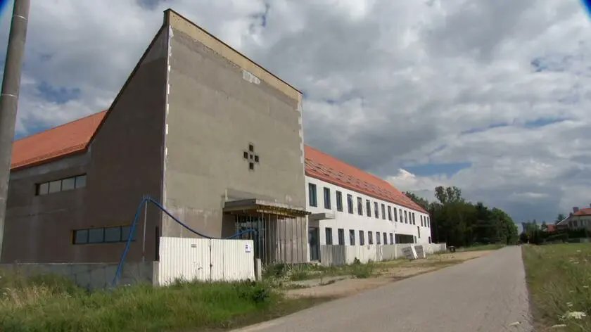 Strykasia's tweet card. Najwyższa Izba Kontroli prześwietliła Fundację Profeto księdza Michała Olszewskiego, która za prawie 100 milionów złotych z Funduszu Sprawiedliwości budowała pod Warszawą centrum pomocy ofiarom...