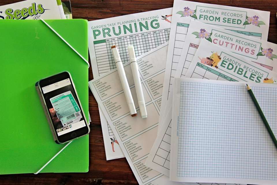 GreeninRealLife's tweet card. Introduction to garden journalling. How to create and keep a garden journal, with tips and ideas for content, motivation, tools, and more.