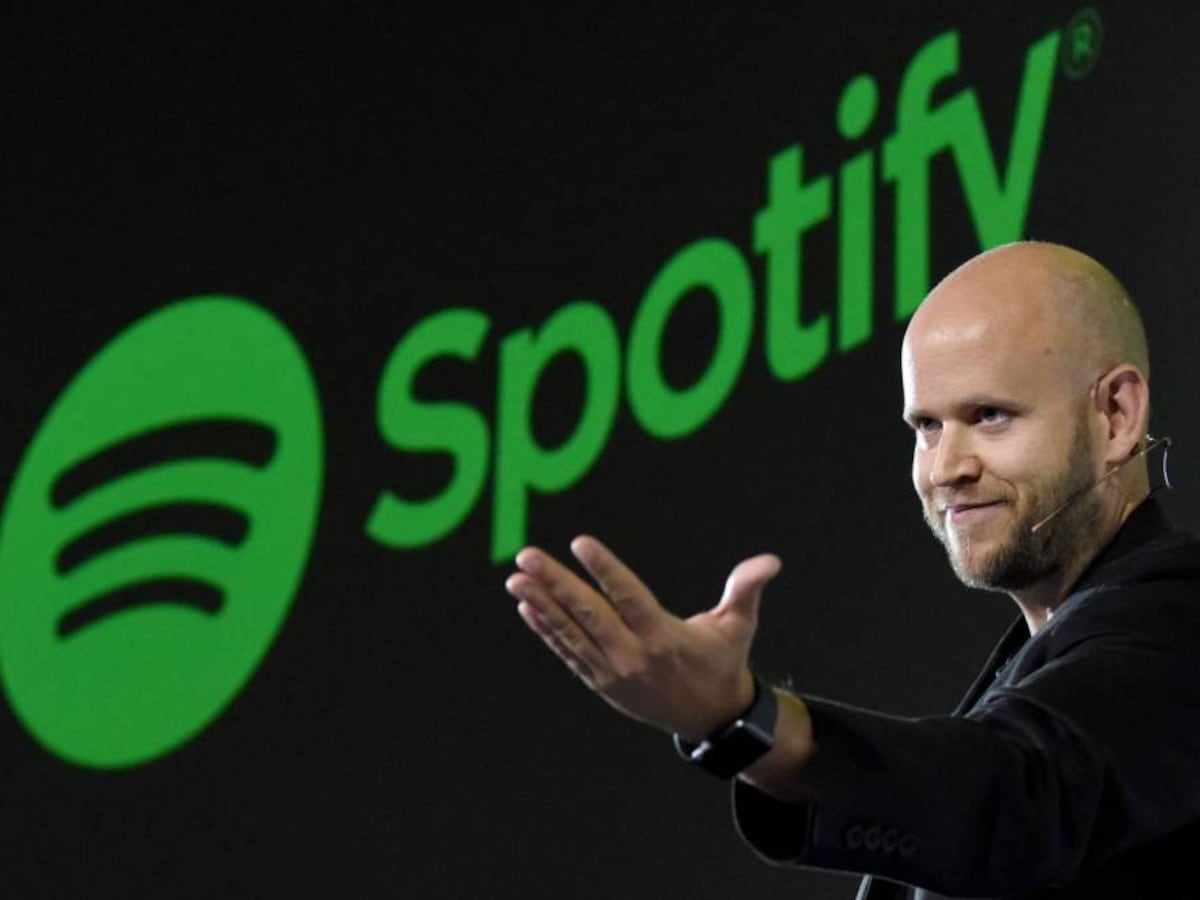 CarmonaSalva's tweet card. Dos nuevos libros revelan prácticas comerciales que influyen en el contenido que ofrece esta plataforma musical