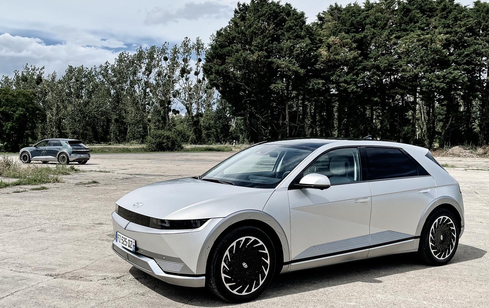 w3sh's tweet card. Les voitures électriques se suivent mais ne se ressemblent pas (toujours), surtout quand vient le jour d’essayer la nouvelle Hyundai 100% électrique nommée IONIQ 5 ! Depuis sa présentation il y a...