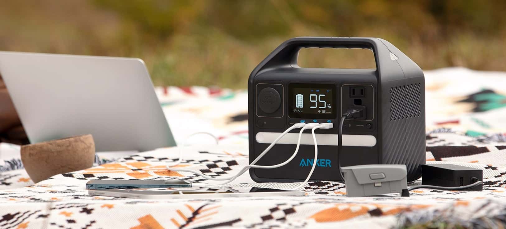 w3sh's tweet card. Tout le monde connait déjà les Powerbanks, ces batteries de secours qui trainent au fond de nos sacs à dos… Pour l’été, ANKER passe la seconde et propose ses POWER STATIONS, de quoi rester loin d’une...