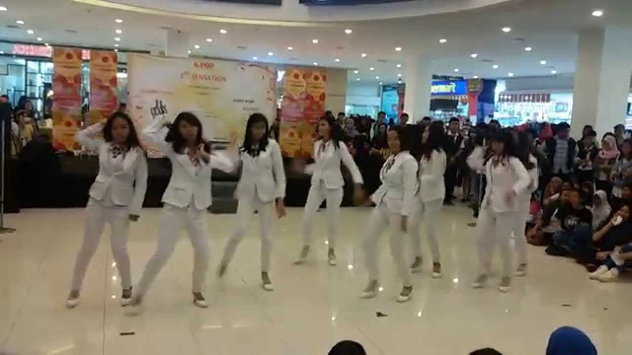 GirlsnerationDF's tweet card. 150222 Girls' Generation (소녀시대) - Genie (Rock Tronic) + Mr.Mr. (cover...