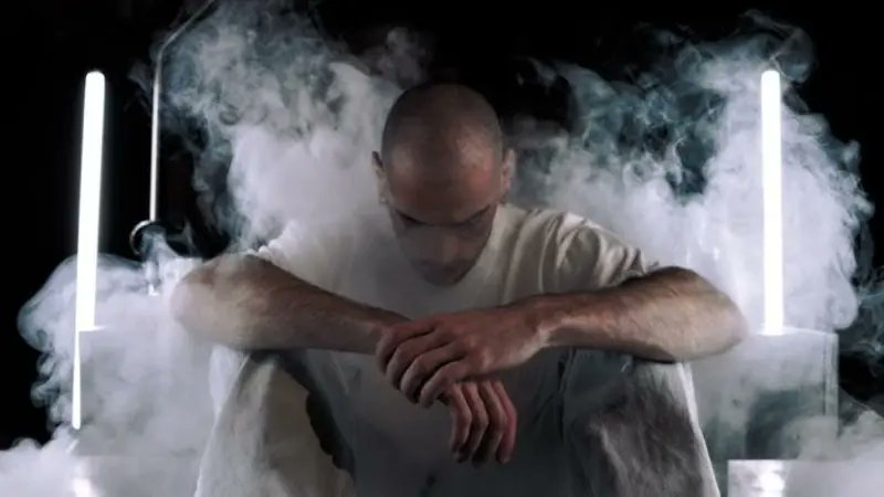 rockattitudegr's tweet card. Οι Reversed, η alt/prog rock μπάντα από την Αθήνα, παρουσιάζουν το βιντεοκλίπ για το νέο τους single με τίτλο “BREAK THROUGH THE GLASS”, εγκαινιάζοντας ένα νέο δημιουργικό κεφάλαιο στη μουσική τους...