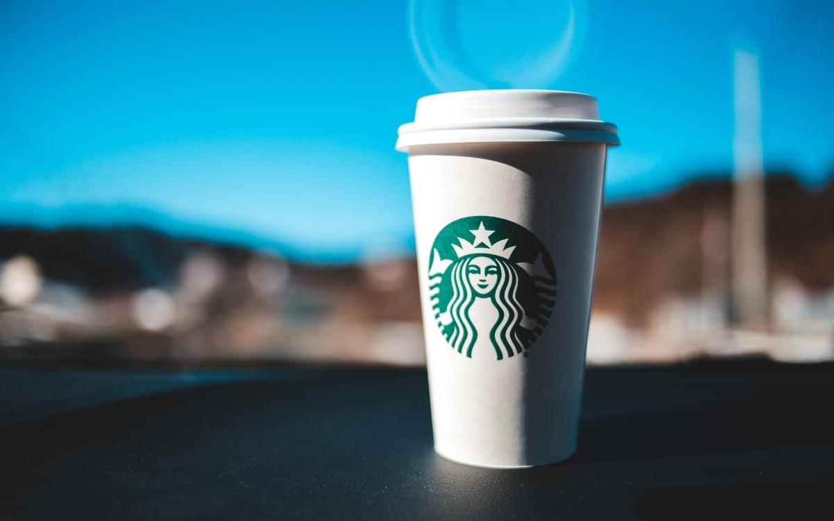 CUInsight's tweet card. Discover the strategies Starbucks uses to maintain customer engagement through timely offers and seasonal experiences.