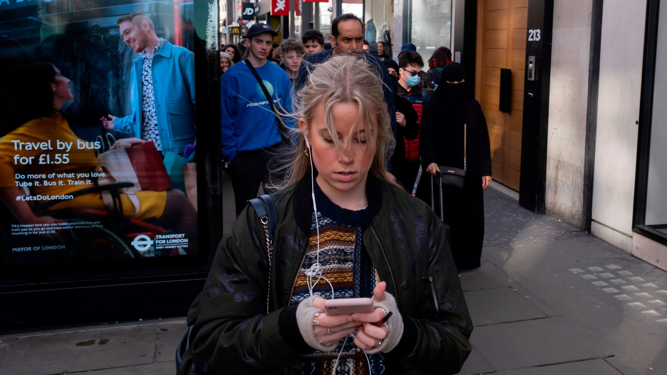 FT's tweet card. iPhone-maker says it can no longer offer advanced protection in Britain after secret demand for ‘back door’ to user data