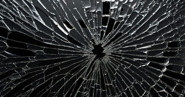 CepheiAG's tweet card. Mich wundert schon lange, dass die Nutzung von Handys so streng sanktioniert wird, aber die Bedienelemente im Auto immer mehr visuelle Aufmerksamkeit erfordern.