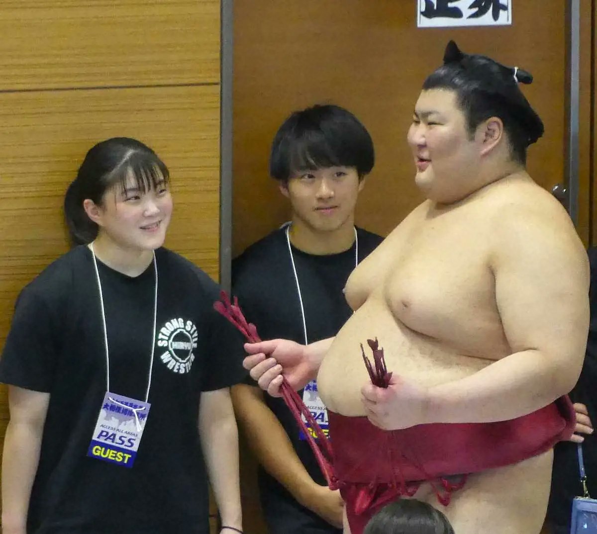 IsegahamaNet's tweet card. 　大相撲夏巡業が30日、静岡・沼津市総合体育館で行われた。名古屋場所で十両優勝を果たした静岡県熱海市出身の熱海富士（20＝伊勢ケ浜部屋）は、地元で行われる巡業…