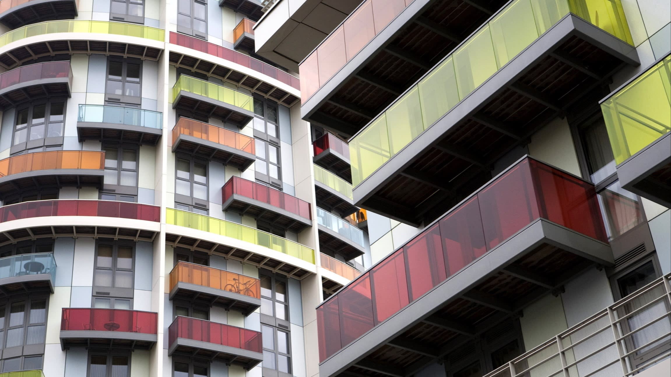 ClausVistesen's tweet card. Labour government has promised to apply limits to ‘fleeceholds’ on existing properties