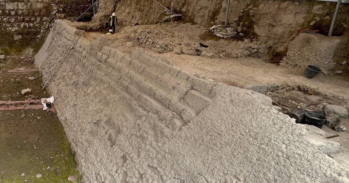 go2Carl's tweet card. ***