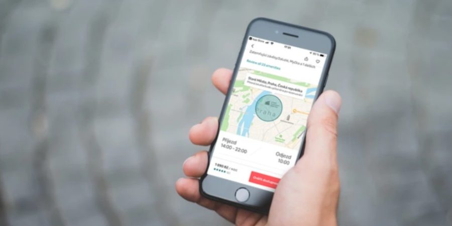 jakubhoracek1's tweet card. Jak Praha řeší problémy s lidmi, kteří v hlavním městě využívají služeb jako Airbnb?