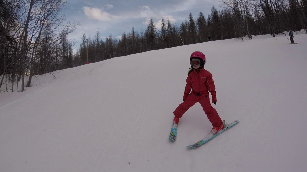 AClearLeader's tweet card. 6 year old skiing Puy St Vincent 2018