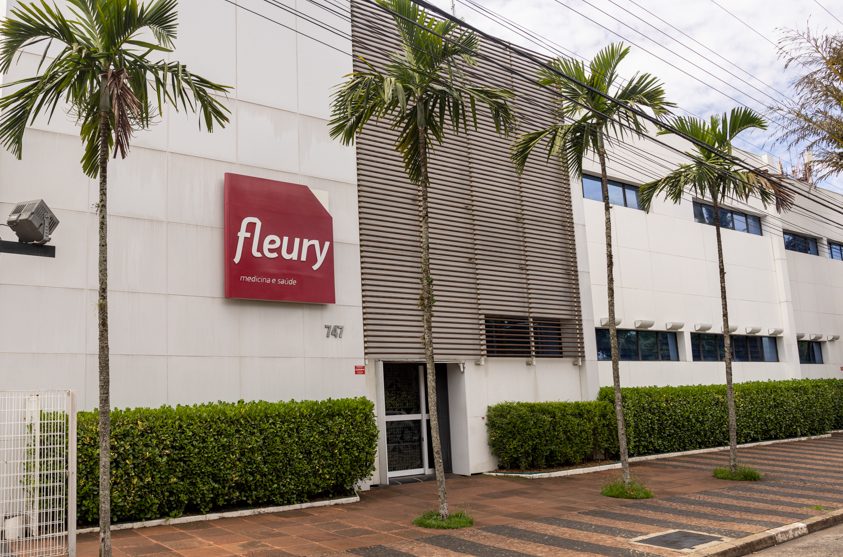 BRstockguide_'s tweet card. In its 3Q25 Q&A, Fleury (FLRY3) told analysts it will keep a disciplined M&A strategy, expand in women’s health, and preserve leverage at 1x EBITDA.