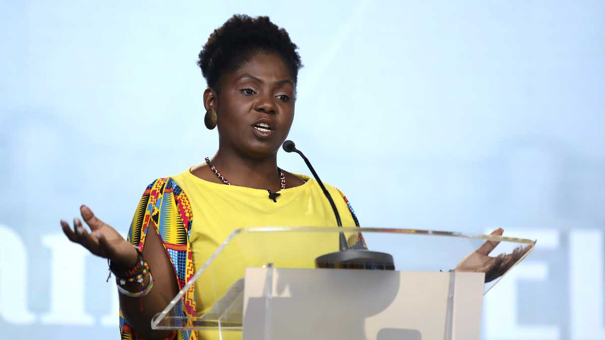 MariaFdaCabal's tweet card. Al descubrirse que la candidata a la vicepresidencia por el Pacto Histórico recibe subsidios de ingreso solidario de parte del gobierno colombiano, esta reconoció que debido a su pobreza era normal...