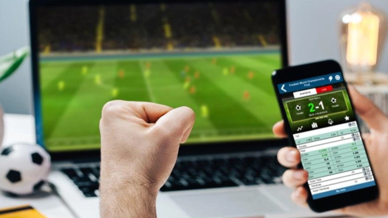 AydinlikGazete's tweet card. TFF'nin bahis soruşturmasındaki işleyiş tarzına çeşitli isimlerden tepki geldi. Gazeteci Çek, TFF'nin yaşananlardan dolayı özür borçlu olduğunu söyledi. Galatasaray ve Beşiktaş başkanları ise sürecin...