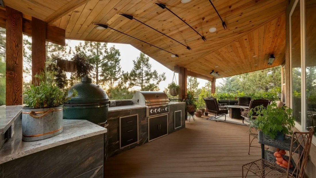 JLCOnline's tweet card. Outdoor kitchens rank high on many homeowners’ wish lists. They offer a high return in client satisfaction and home value—the National Association of Realtors says that homeowners typically recoup...
