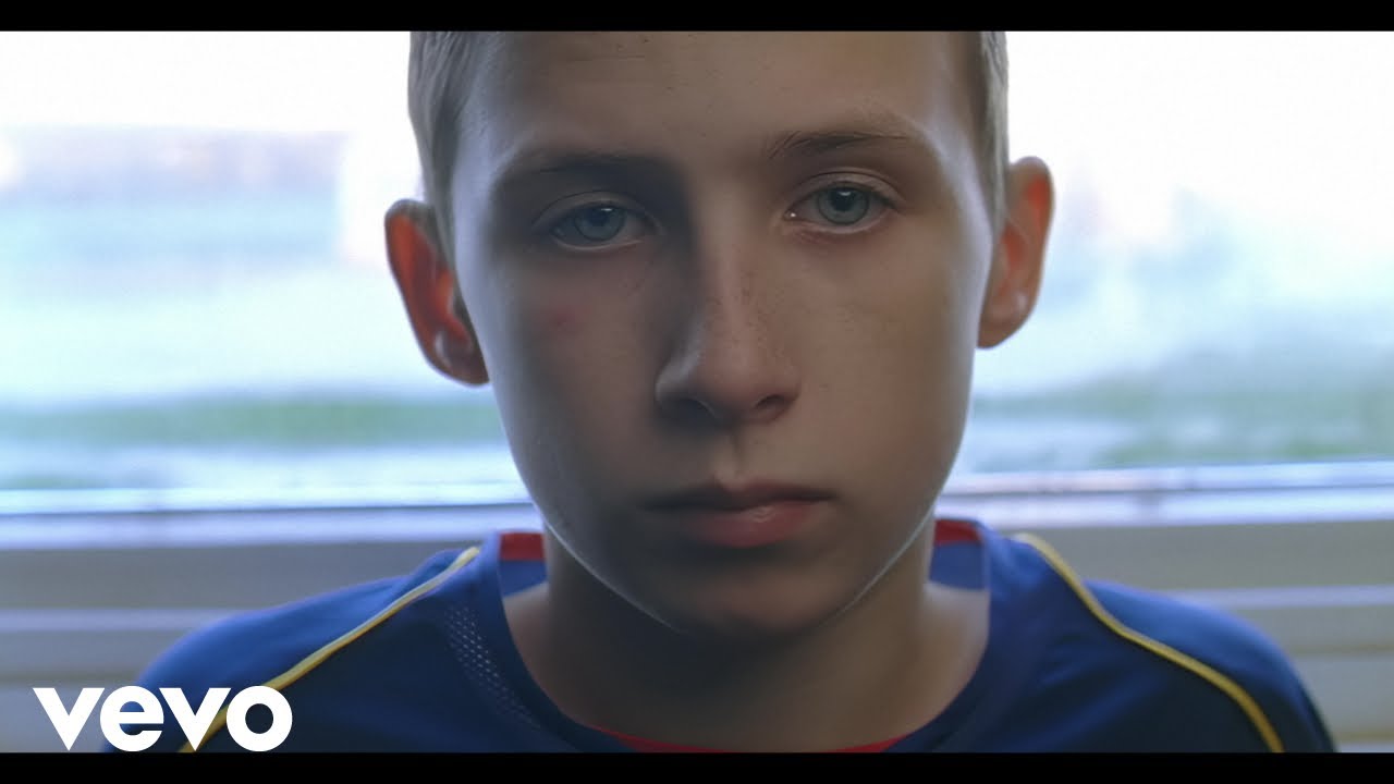 ENayhew's tweet card. Doves - Black And White Town (Director's Cut)