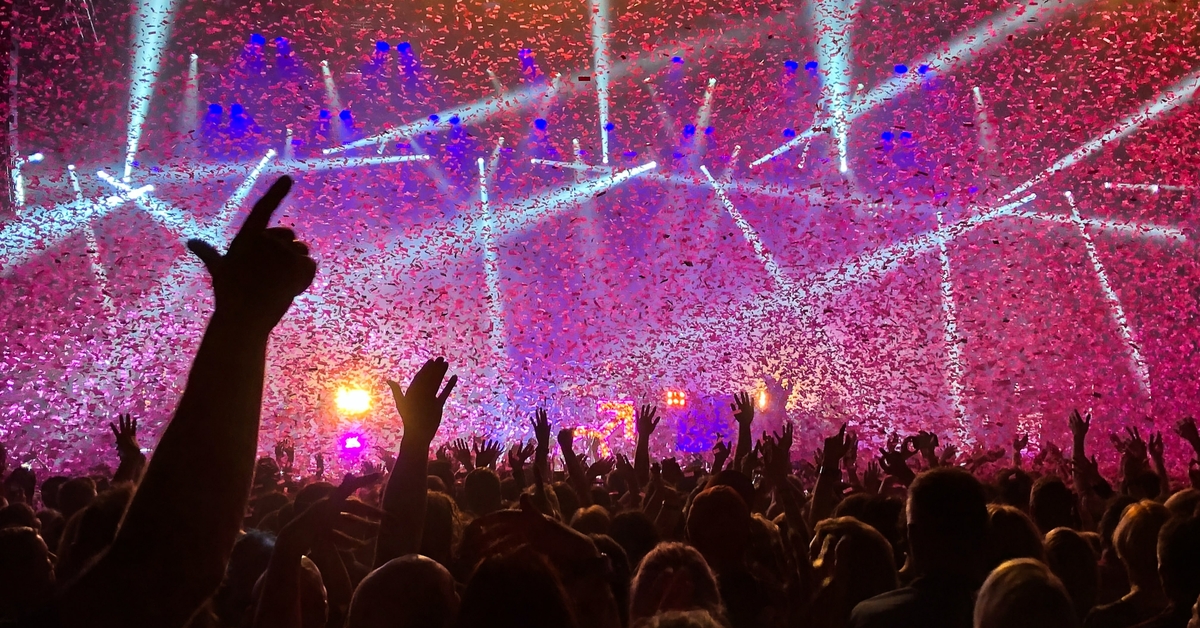 USBEKetRICA's tweet card. Avec la reprise des concerts, ça chauffe aussi du côté de l’industrie musicale. Jusqu’alors relativement préservée des attaques concernant son empreinte carbone, elle doit désormais répondre du taux...