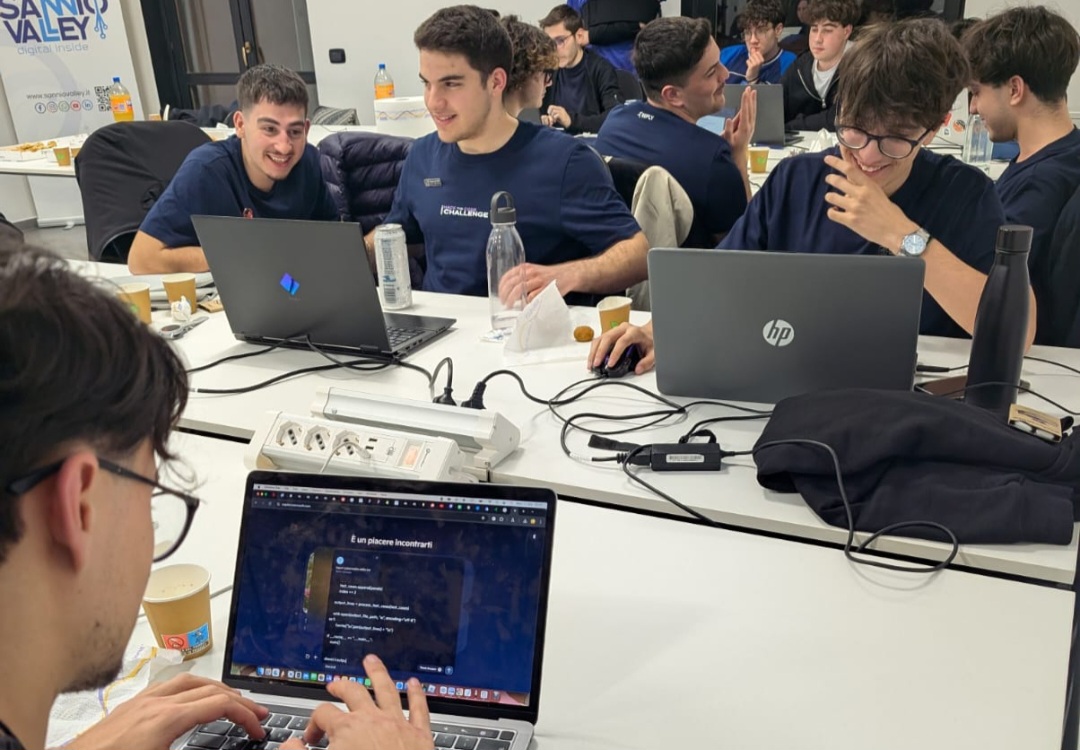 Fremondoweb's tweet card. Coding, logica e cybersecurity: l’Hack the Code Teen Edition Challenge 2025 ha visto protagonisti giovani talenti a Sannio Valley! #HackTheCode #SannioValley #InnovazioneDigitale