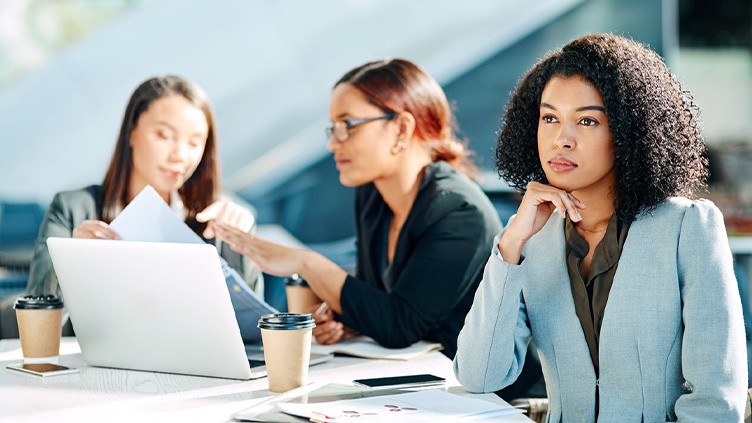 UoPeople's tweet card. If there’s one universal work experience that transcends companies, industries, and job titles, it’s the feeling of being overlooked. It can happen for a lot of reasons.