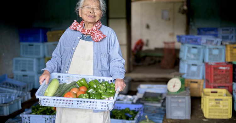 SavonixInc's tweet card. Residents of Okinawa, Japan have established a lifestyle and diet to live long, healthy lives. One of the most common practices? Eating with mindfulness, intention and awareness.
