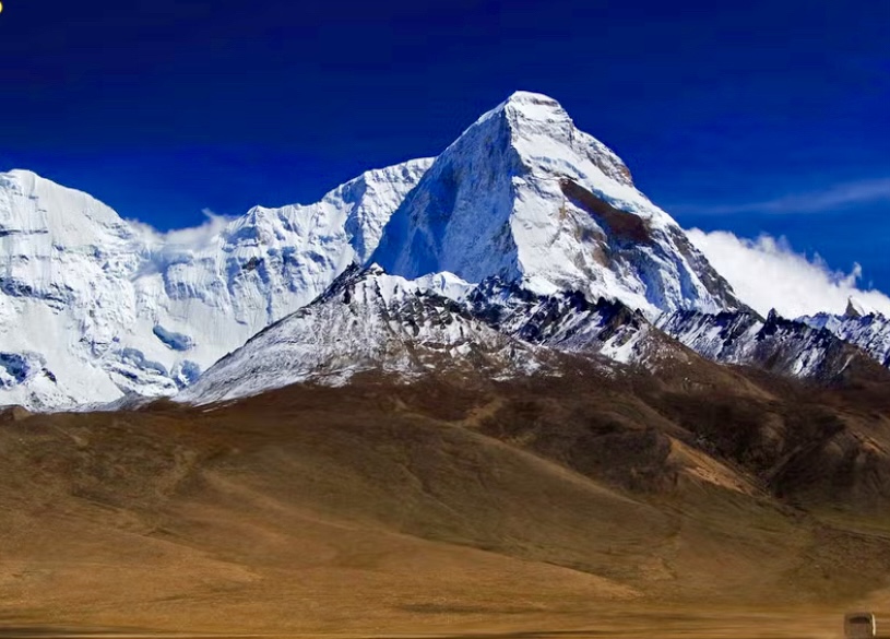 ExplorersWeb's tweet card. Chomolhari has seen only six documented ascent parties in almost 90 years. But this summer, an interesting and little-known climb took place on the massif.