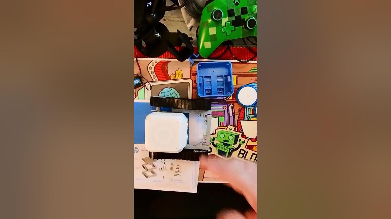 robotsblog's tweet card. HP Robots Otto - Invent Expansion Kit - Timelapse Build of "Explorer"...