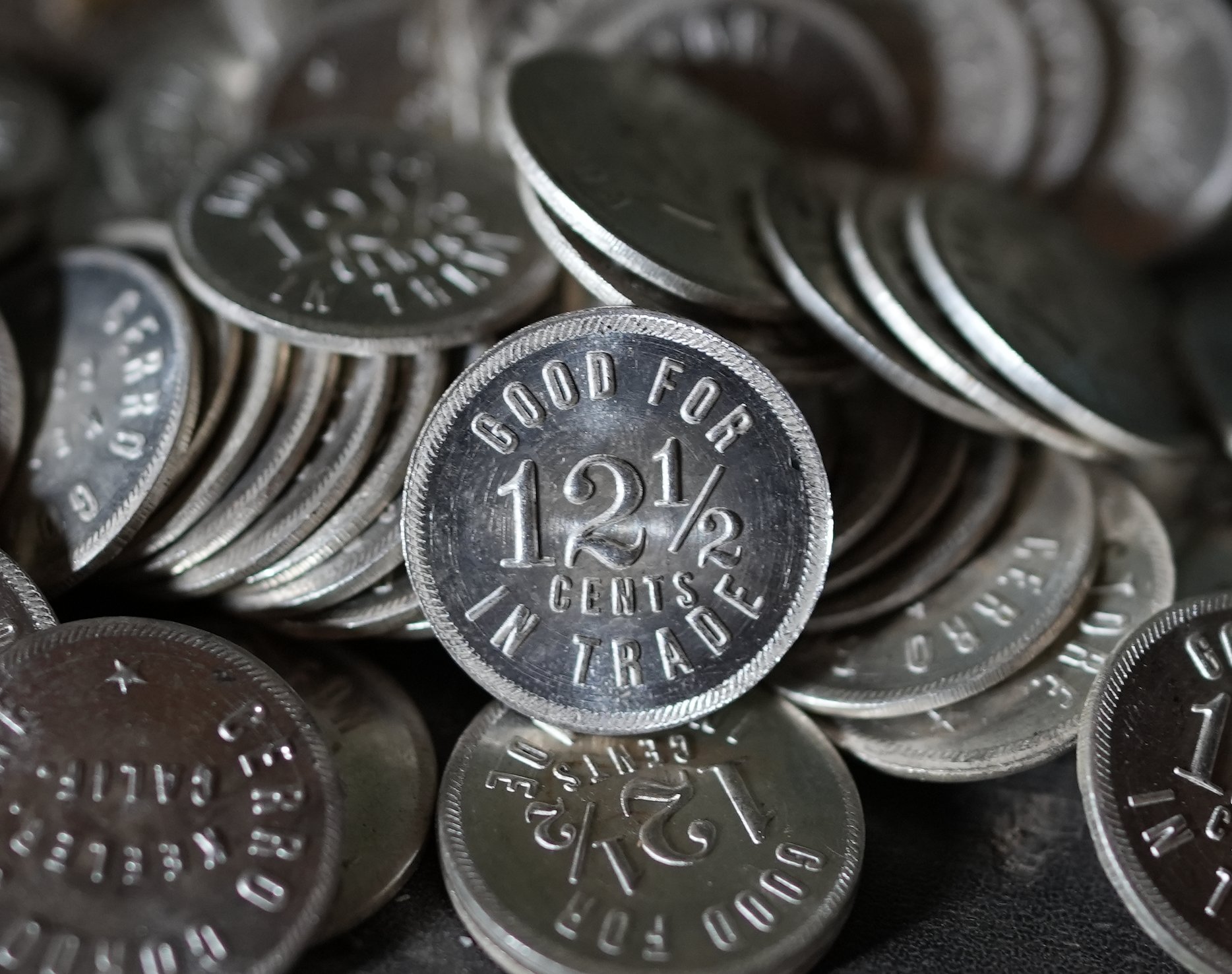 xenodata's tweet card. Win A Cerro Gordo Silver Coin + 1 Night At The American Hotel! by Brent Underwood. Hosted by KingSumo Giveaways