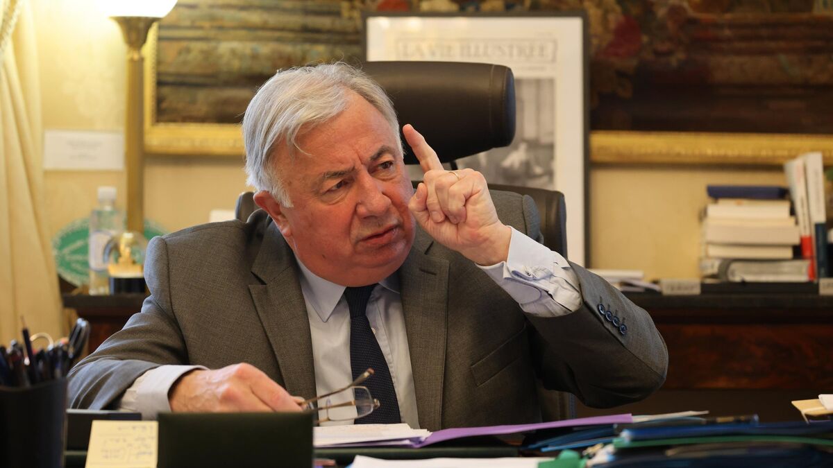 gerard_larcher's tweet card. Le Président LR du Sénat réagit aux annonces d’Emmanuel Macron, et tacle sévèrement sa méthode de gouvernement solitaire. Il défend égalemen