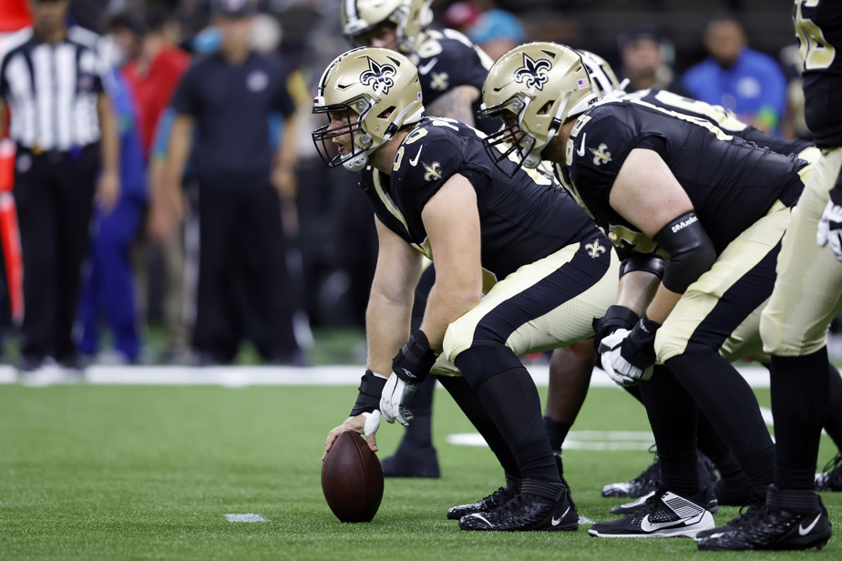 guntar_'s tweet card. L’équipe de football de La Nouvelle-Orléans a toujours eu une fleur de lys sur ses casques, alors il fallait bien qu’un jour, elle fasse aussi parler d’elle en français !