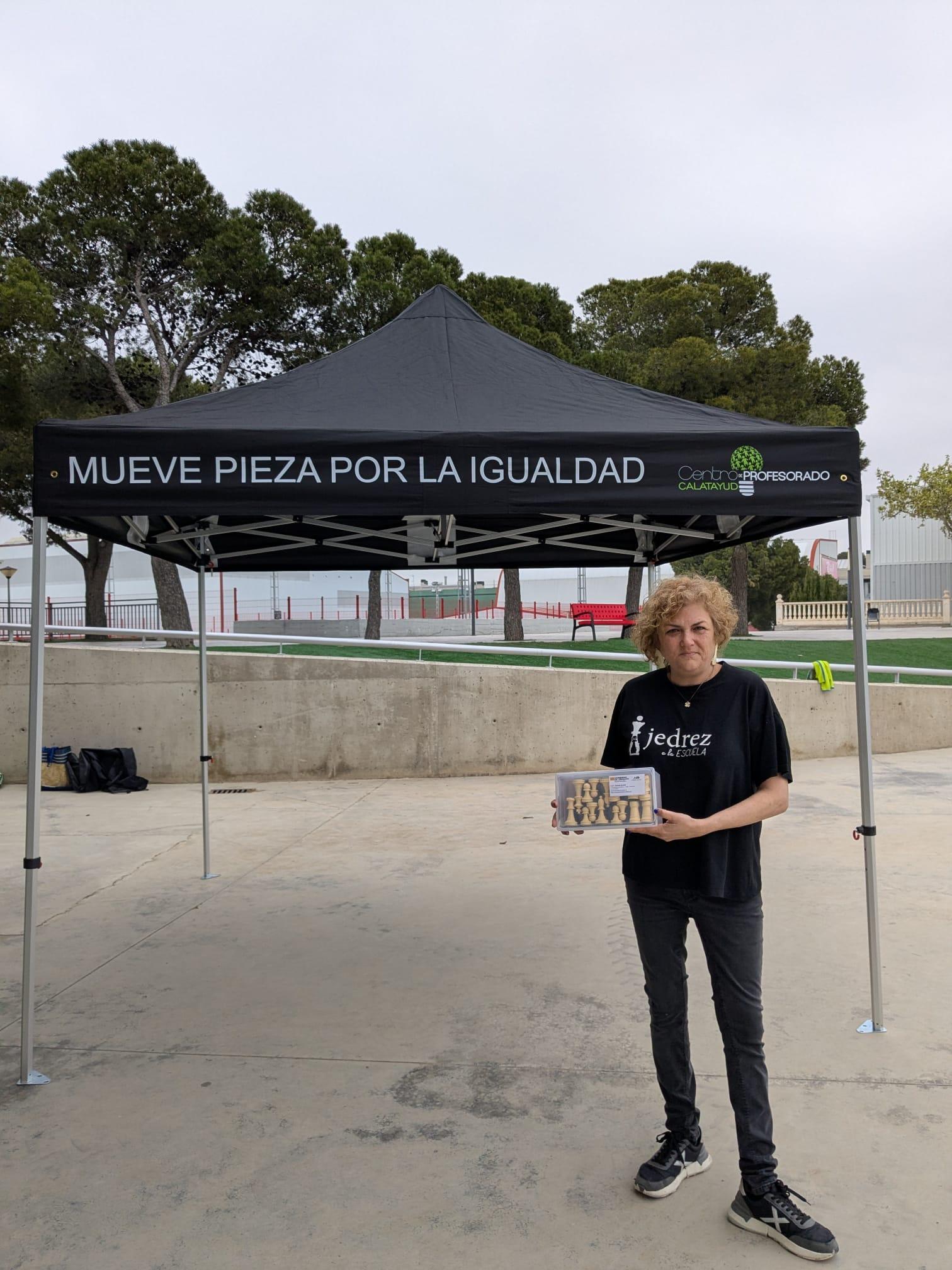 El_Peoncico's tweet card. En esta nueva entrevista para el blog, tengo el gusto y el privilegio de contar con una de las figuras femeninas más influyentes dentro del Ajedrez educativo en España: la fantástica Míriam Monreal....