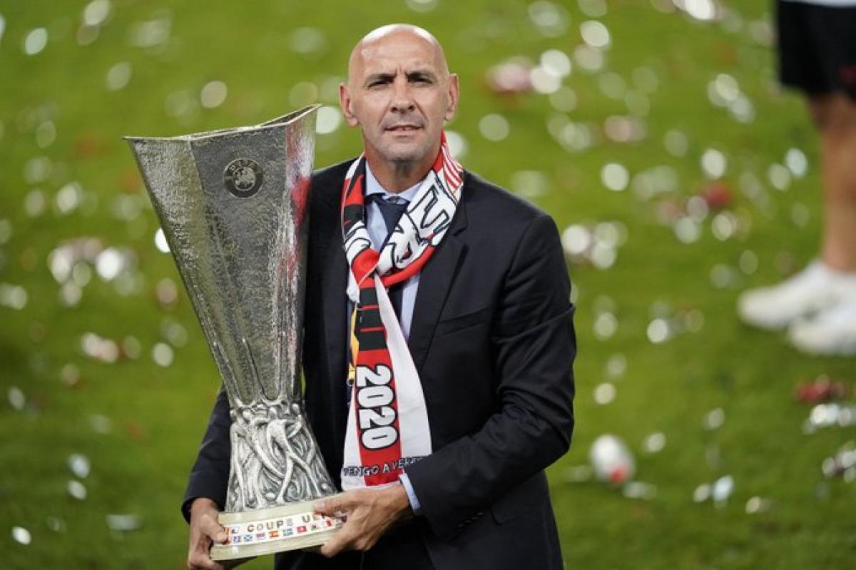 eldesmarque_sfc's tweet card. Julien Escudé ha atendido a los micrófonos de ElDesmarque en 'Palabra de Capitán': analiza el trabajo de Monchi, con el que llegó a trabajar.