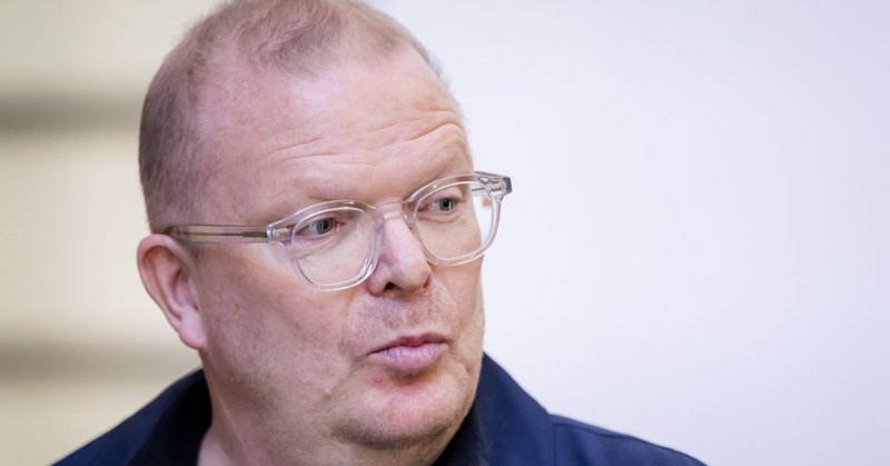 Man gewond na botsing met auto