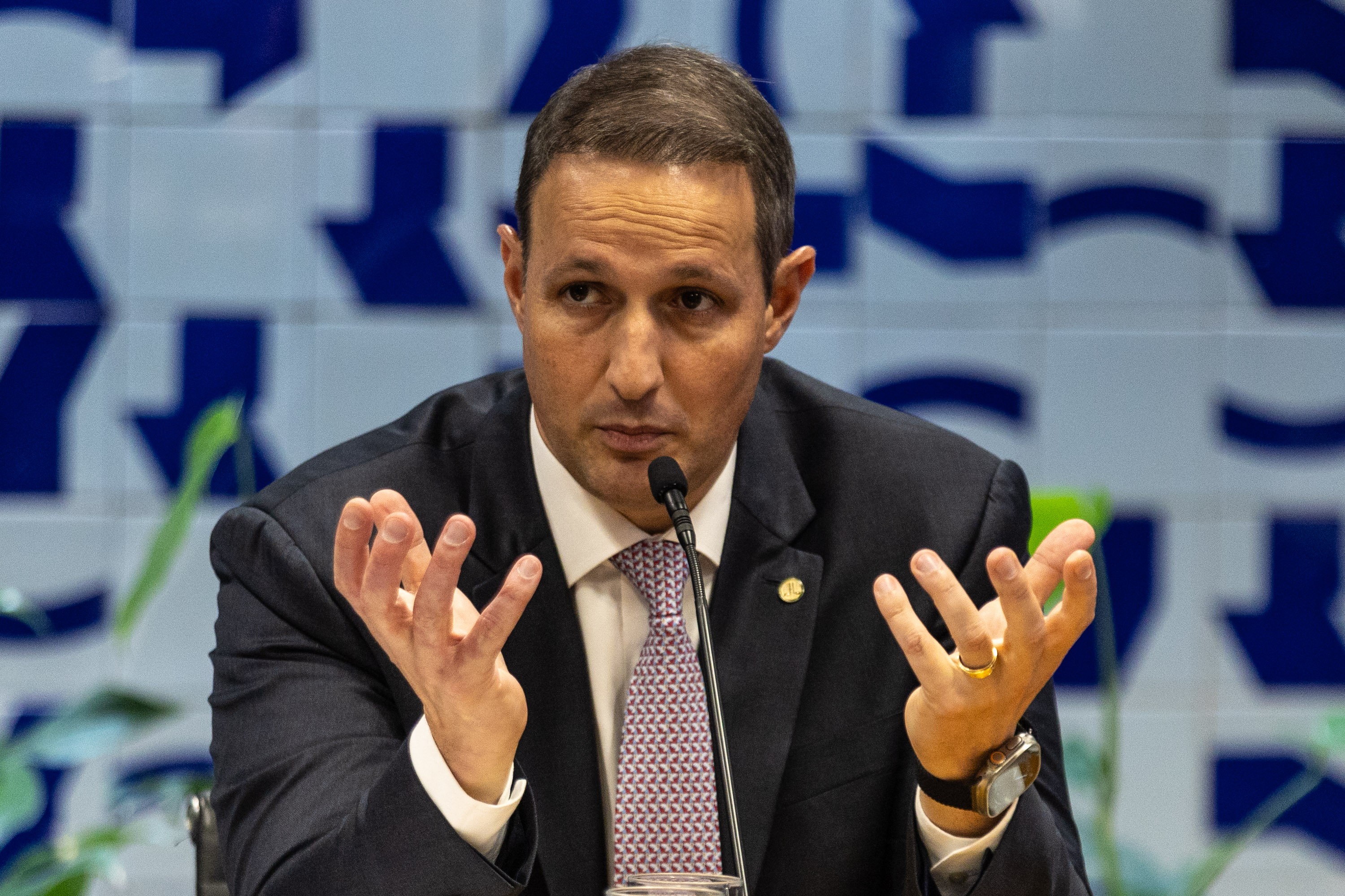 laurojardim's tweet card. Derrite ofusca Lula no debate sobre o PL Antifacção nas redes, mas sob enxurrada de críticas