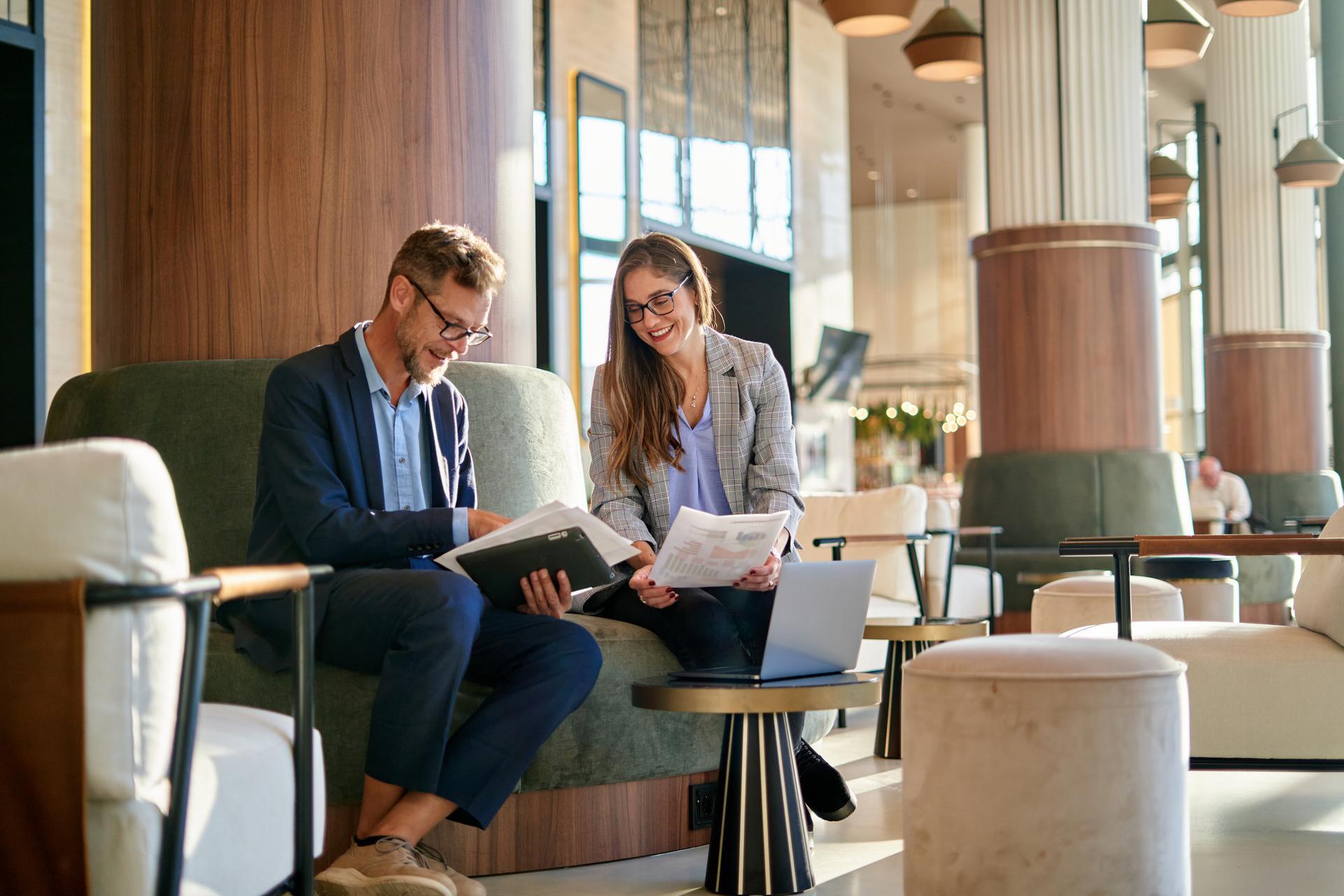 SmartBugMedia's tweet card. ATS vs CRM: Discover the key differences, why staffing firms need both, and how HubSpot can streamline candidate engagement and accelerate growth