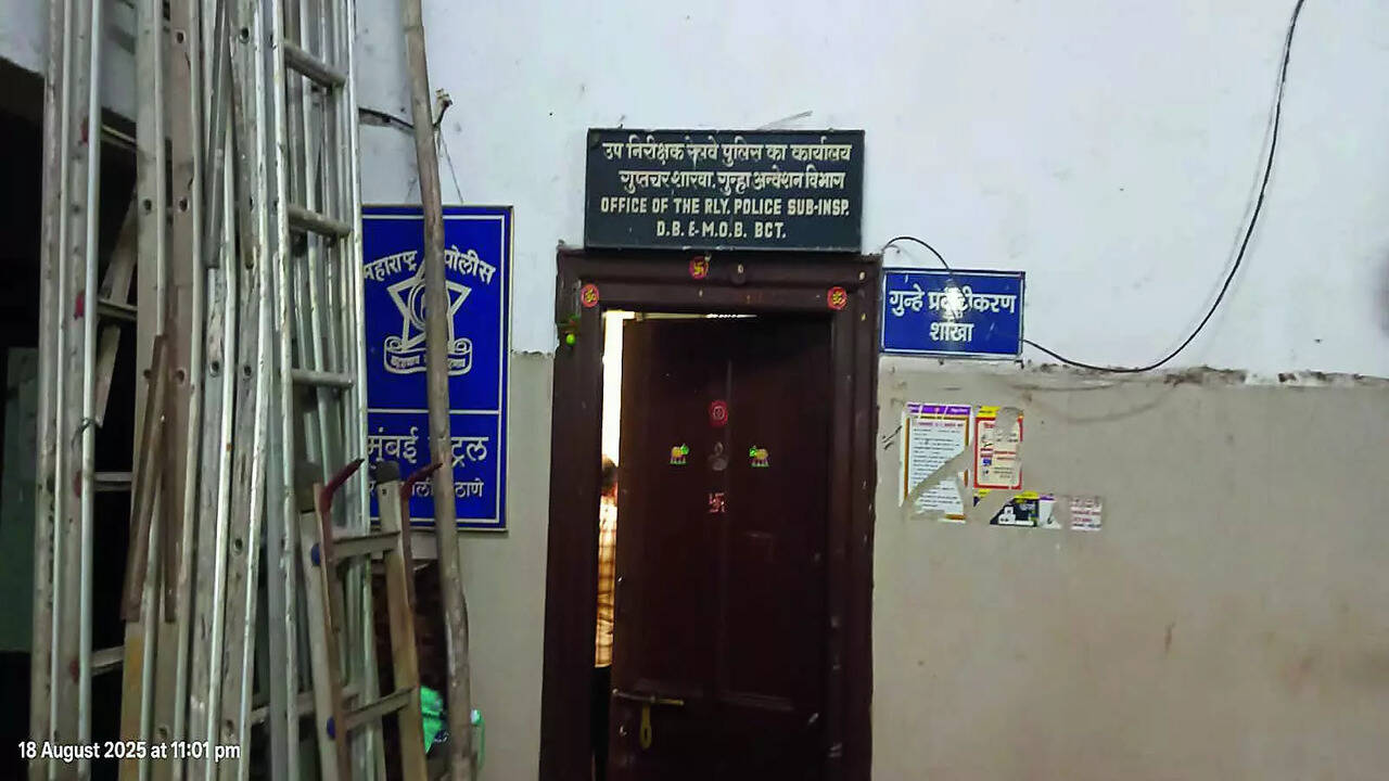 KanchanGhansha1's tweet card. From CSMT to Andheri, RTI reveals dozens of unmonitored GRP and RPF rooms where commuters are allegedly taken, threatened, and forced to pay bribes to cops
